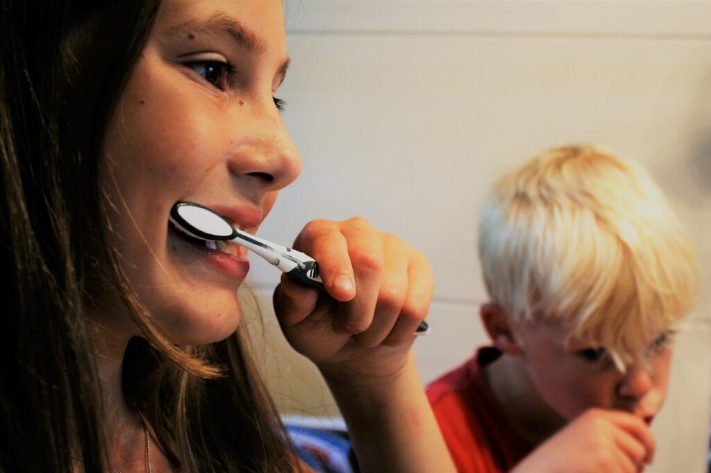 kids-brushing-teeth